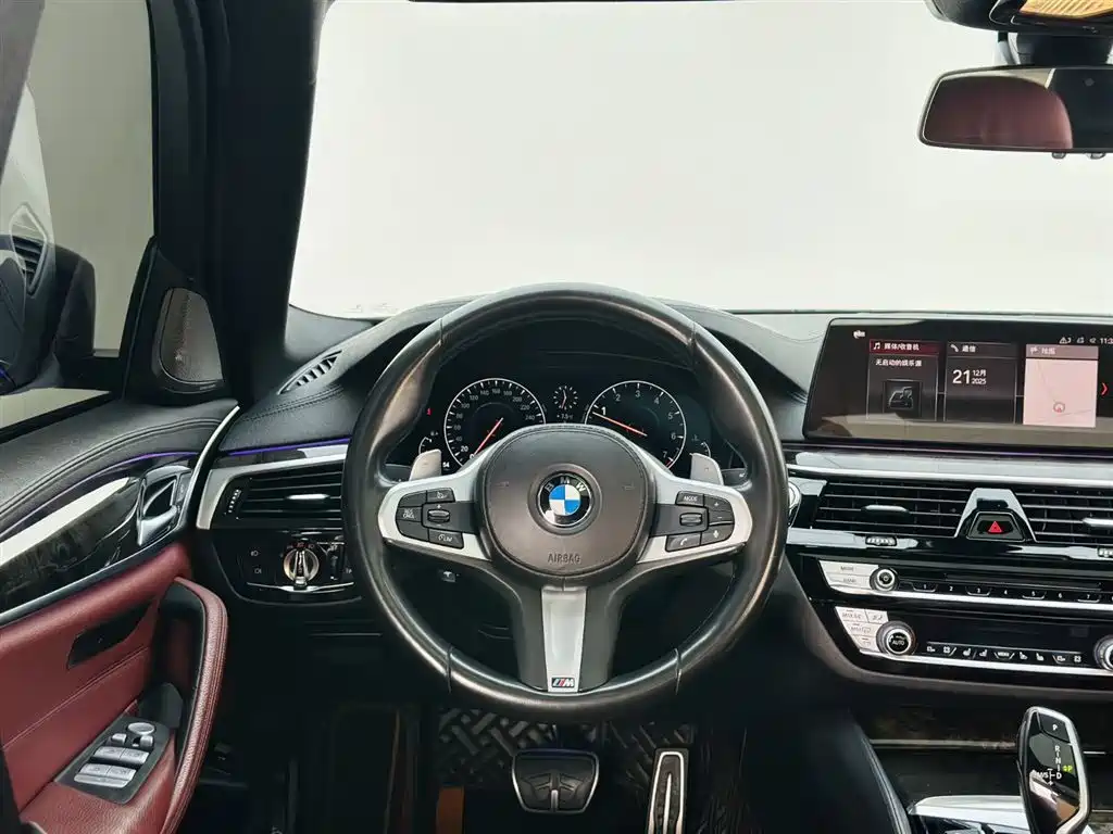 BMW 5 Series 2018 — фото 17