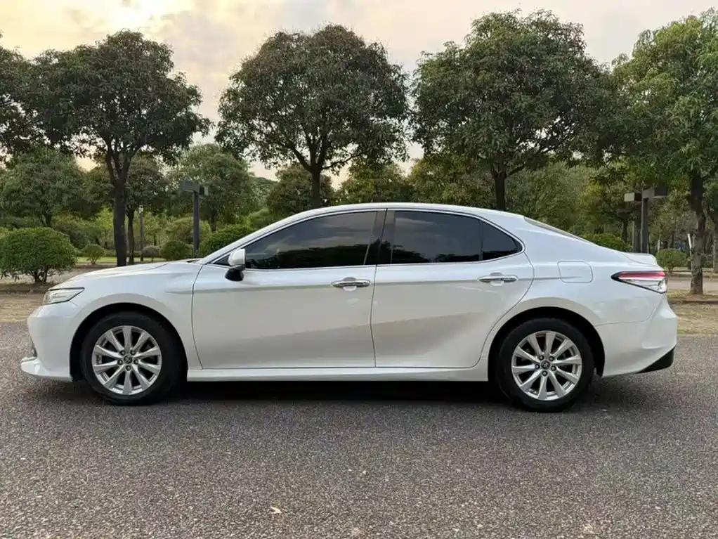 Toyota Camry 2020 — фото 4