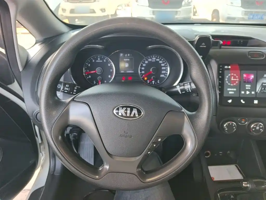 Kia K3 2016 — фото 11