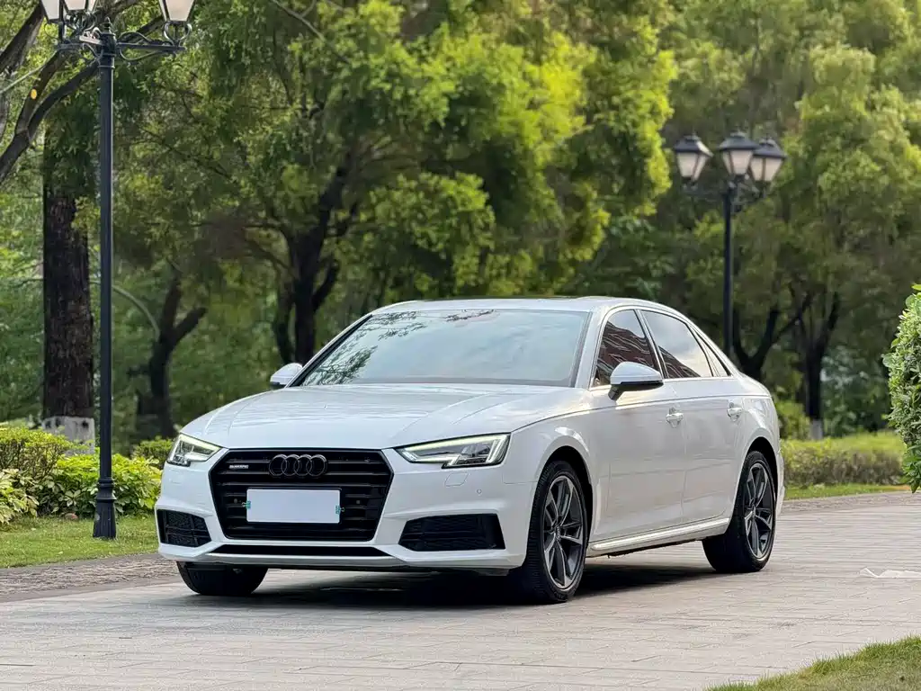 Audi A4L 2017 — фото 1