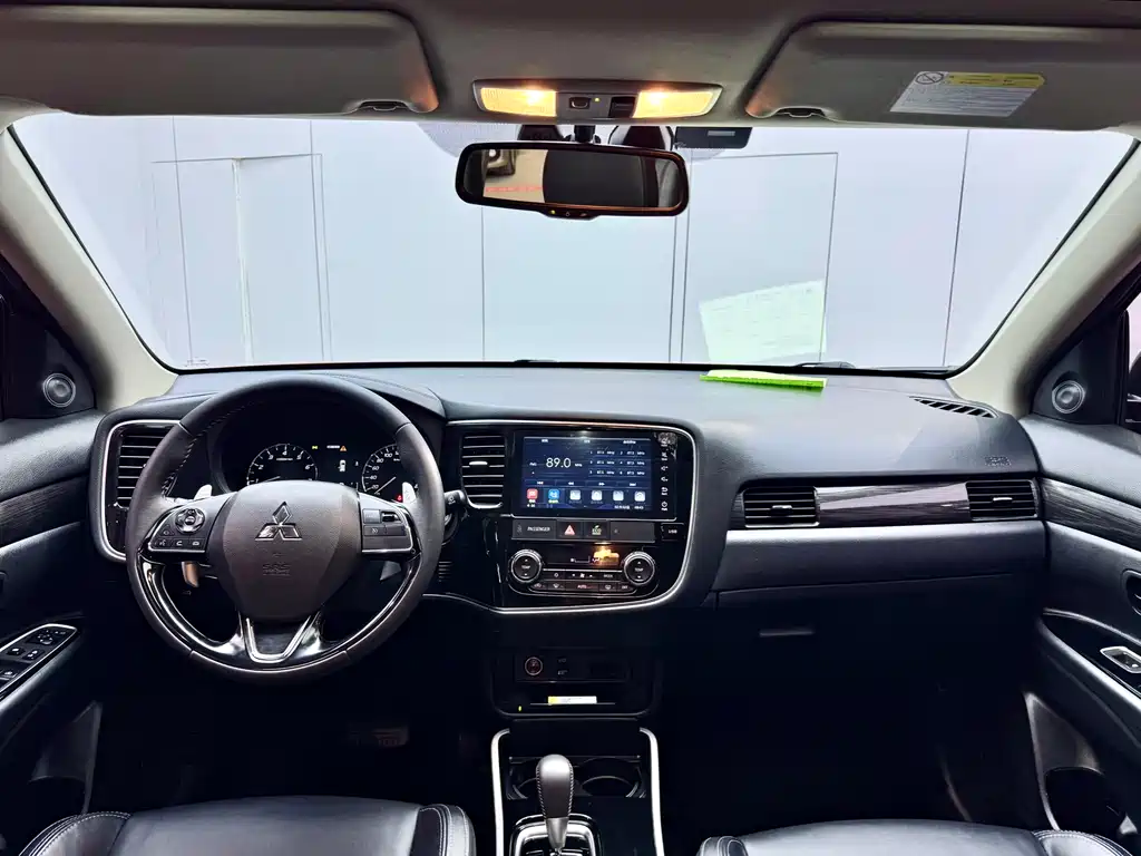Mitsubishi Outlander 2020 — фото 20