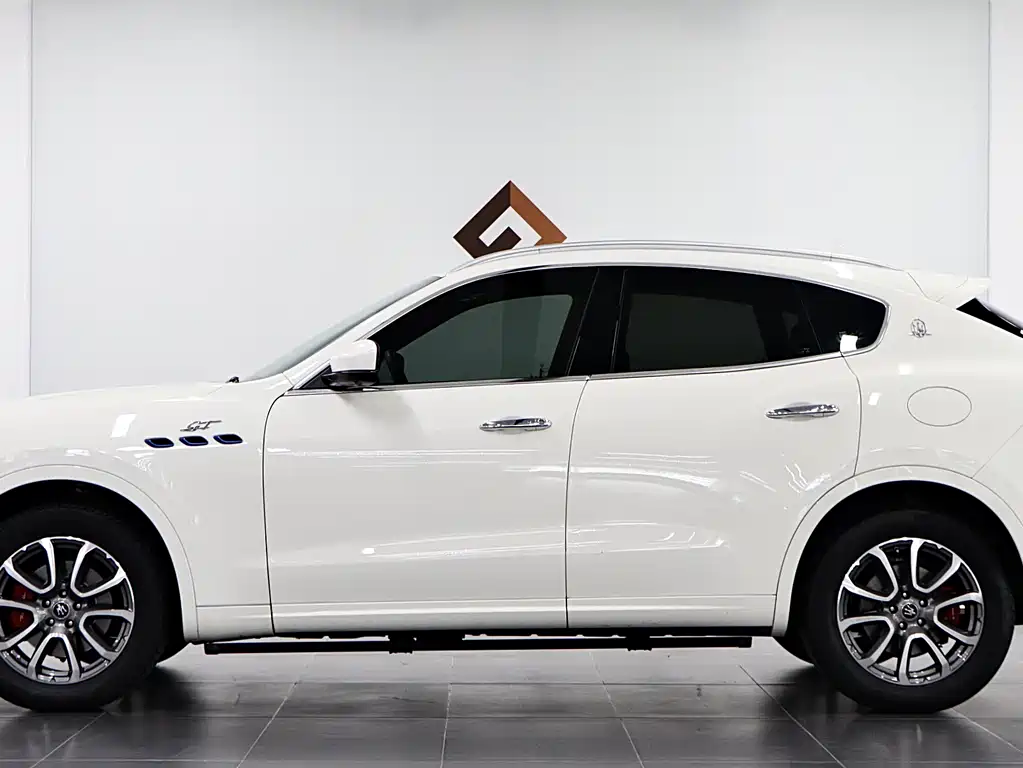 Maserati Levante 2023 — фото 7