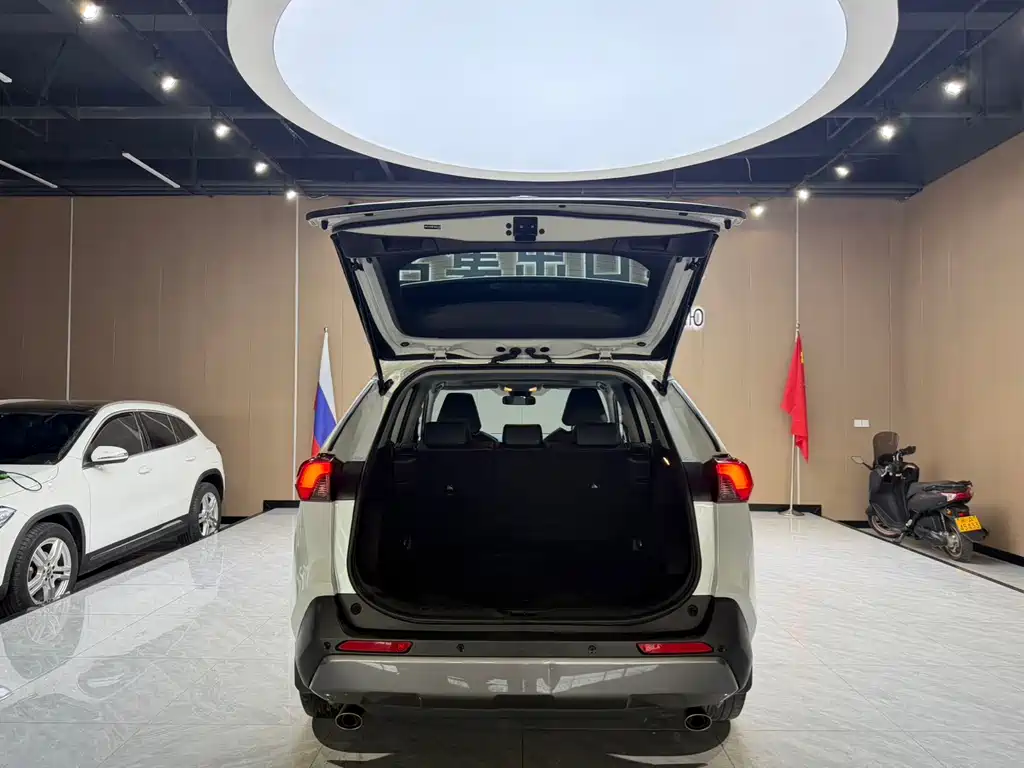 Toyota RAV4 2021 — фото 13