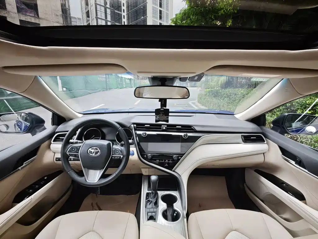 Toyota Camry 2019 — фото 15