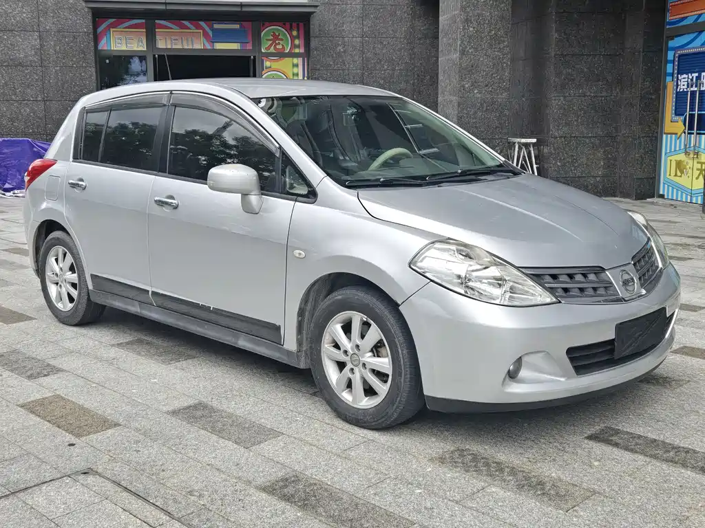 Nissan Tiida 2010 — фото 4