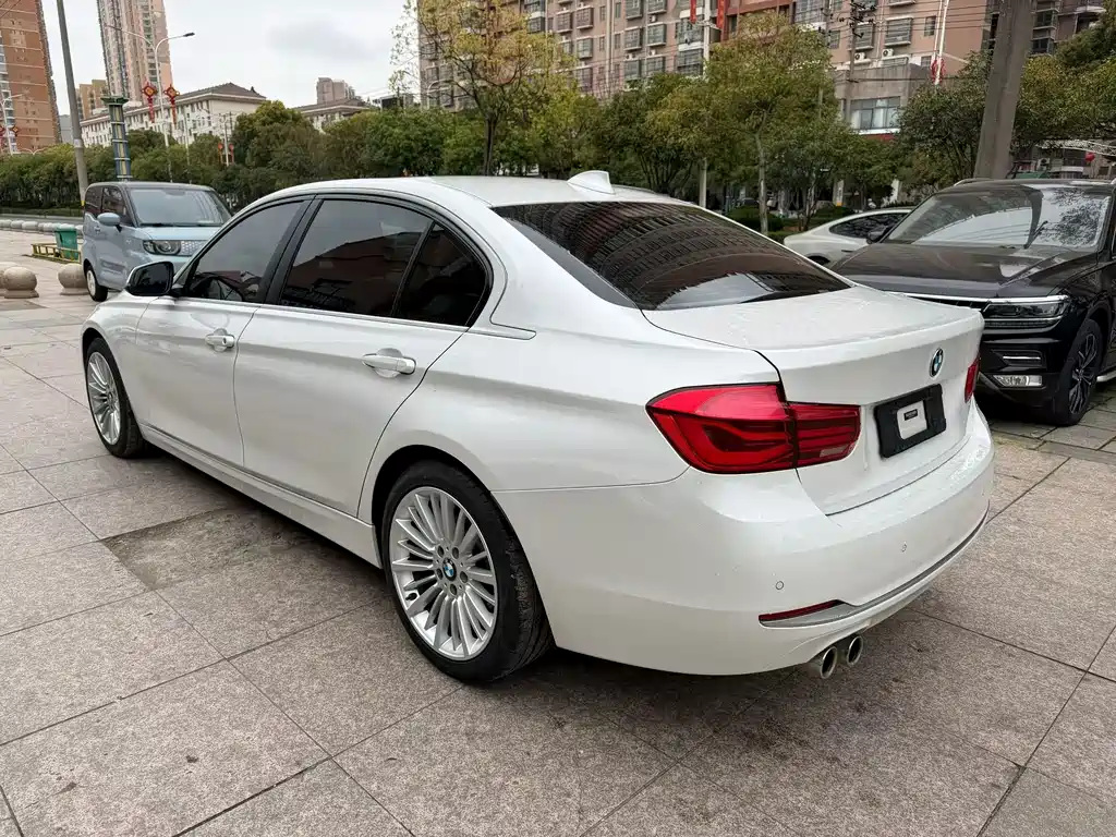 BMW 3 Series 2018 — фото 8