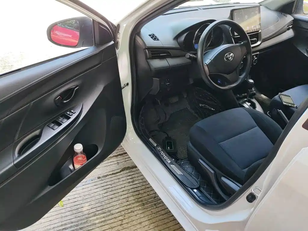 Toyota Yaris L 2020 — фото 16