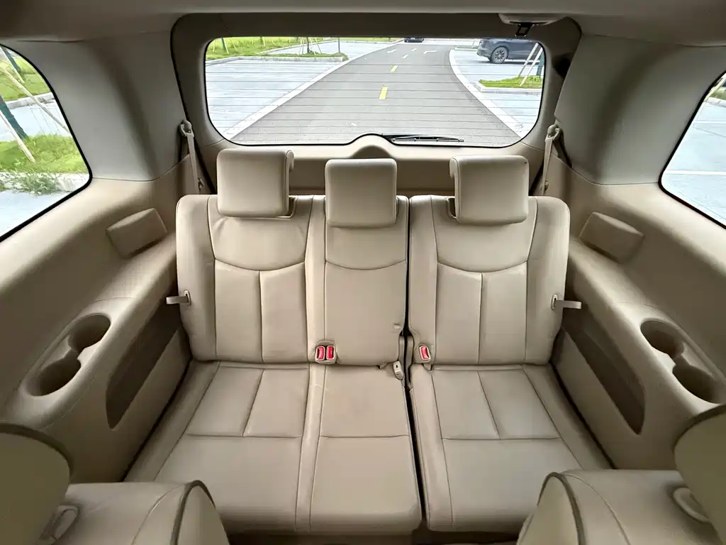 Nissan Quest 2017 — фото 12