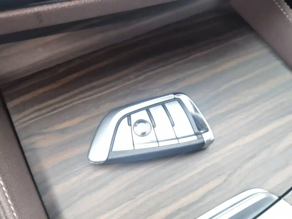 BMW 5 Series 2019 — фото 17