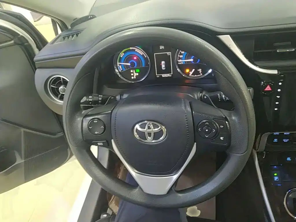 Toyota Corolla 2018 — фото 11