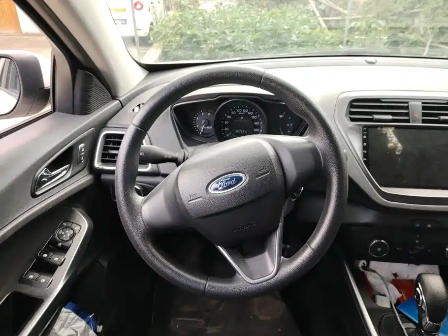 Ford Escort 2019 — фото 15