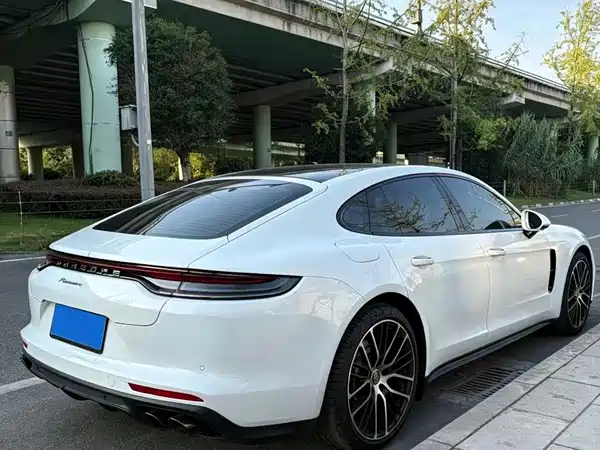 Porsche Panamera 2023