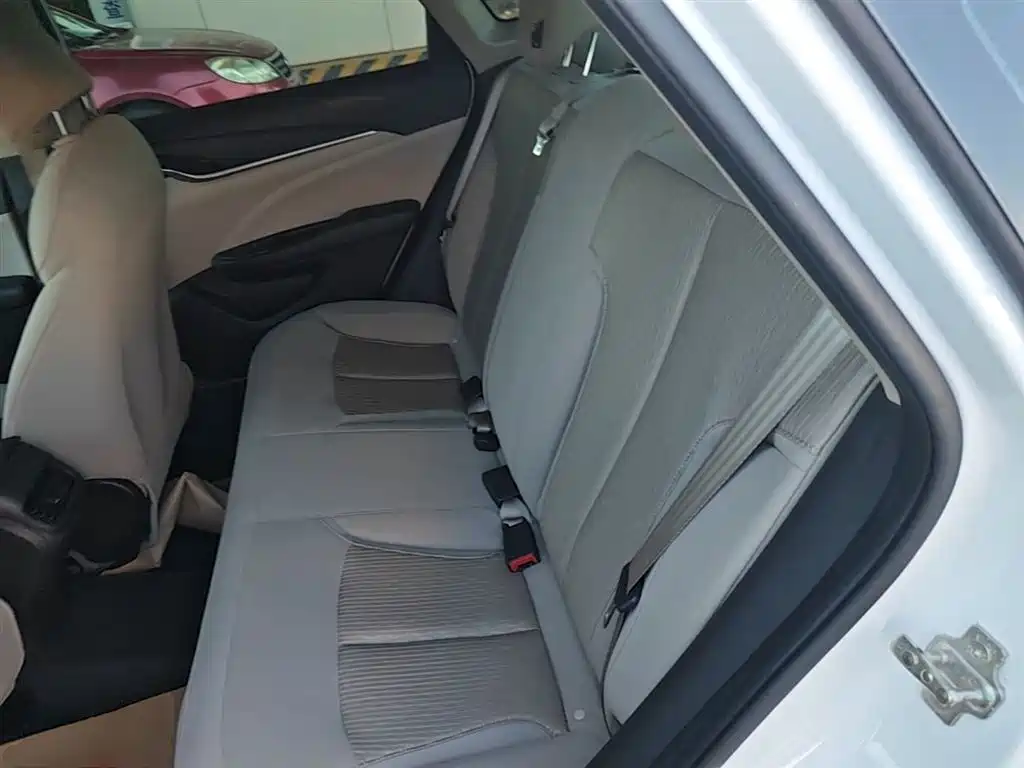 Buick Excelle 2015 — фото 17