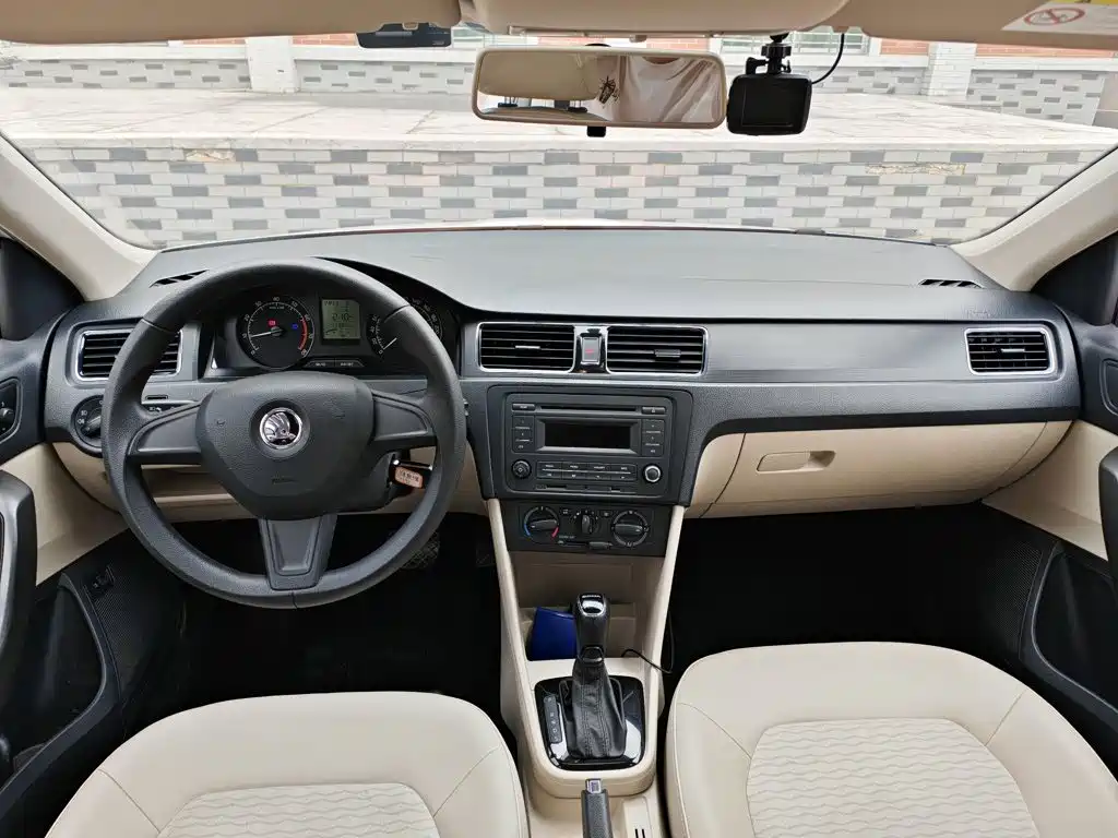 Skoda Rapid 2016 — фото 14