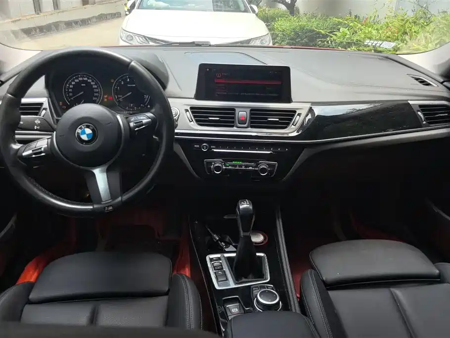 BMW 1 Series 2019 — фото 12