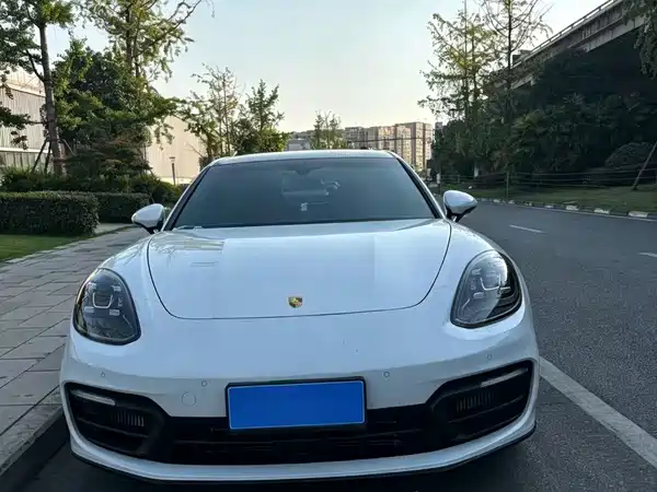 Porsche Panamera 2023