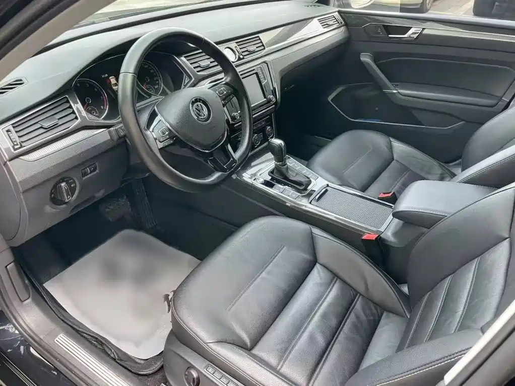 Volkswagen Passat 2017 — фото 12