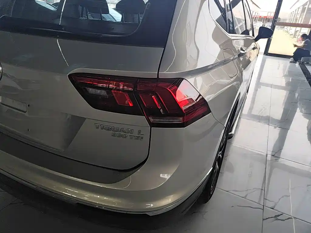 Volkswagen Tiguan L 2017 — фото 8