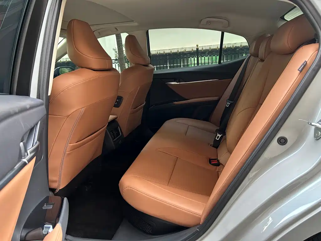 Toyota Camry 2024 — фото 14