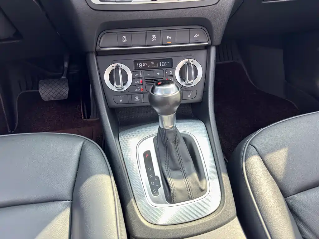 Audi Q3 2015 — фото 13