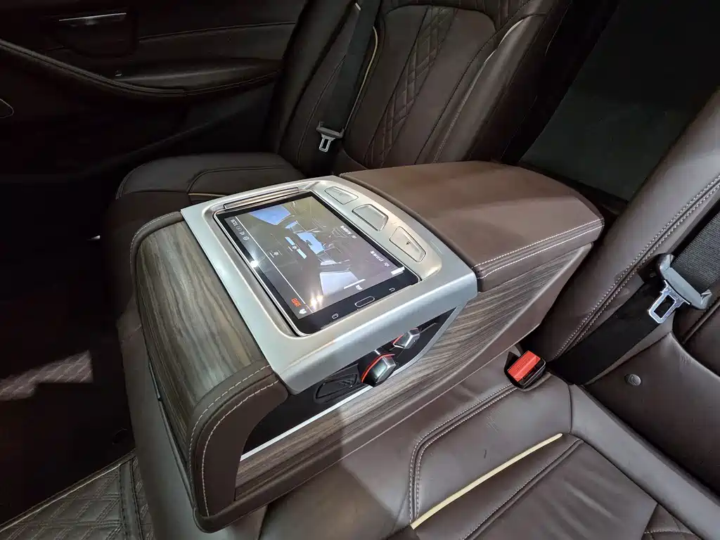 BMW 5 Series 2020 — фото 13