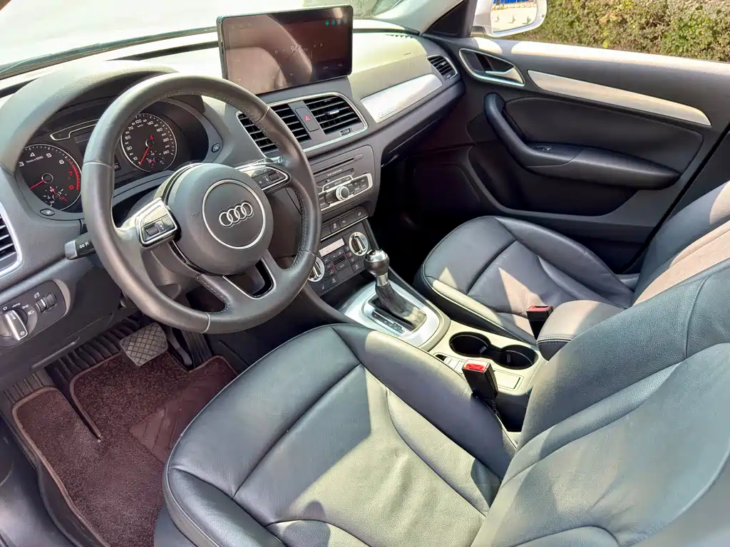 Audi Q3 2015 — фото 10