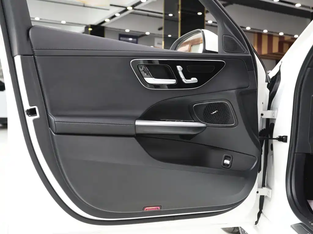 Mercedes-Benz C-Class 2023
