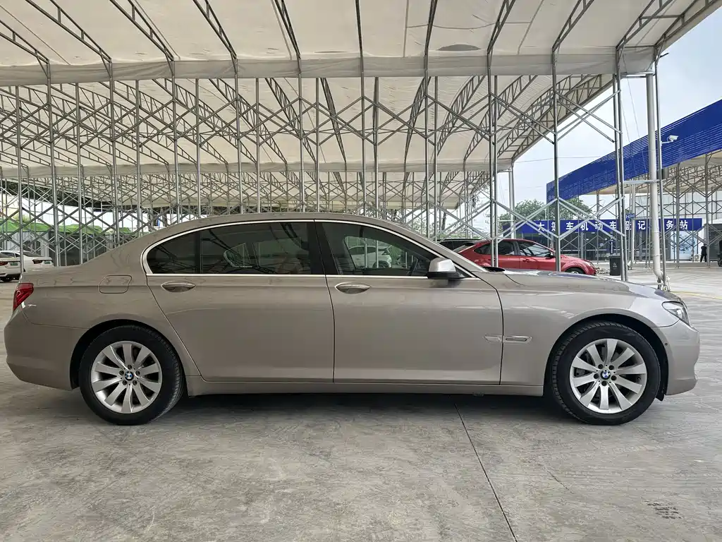 BMW 7 Series 2009 — фото 15