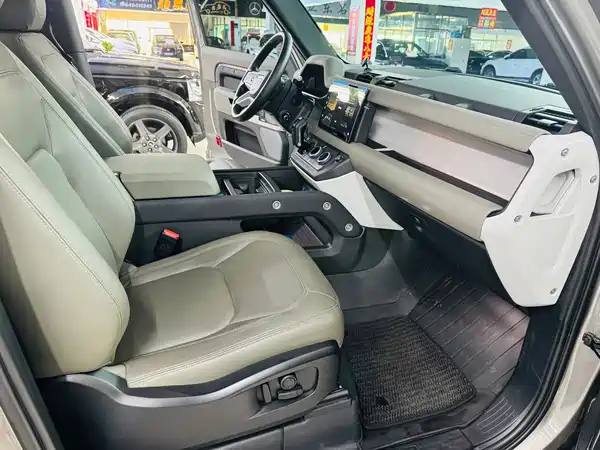 Land Rover Defender 2023