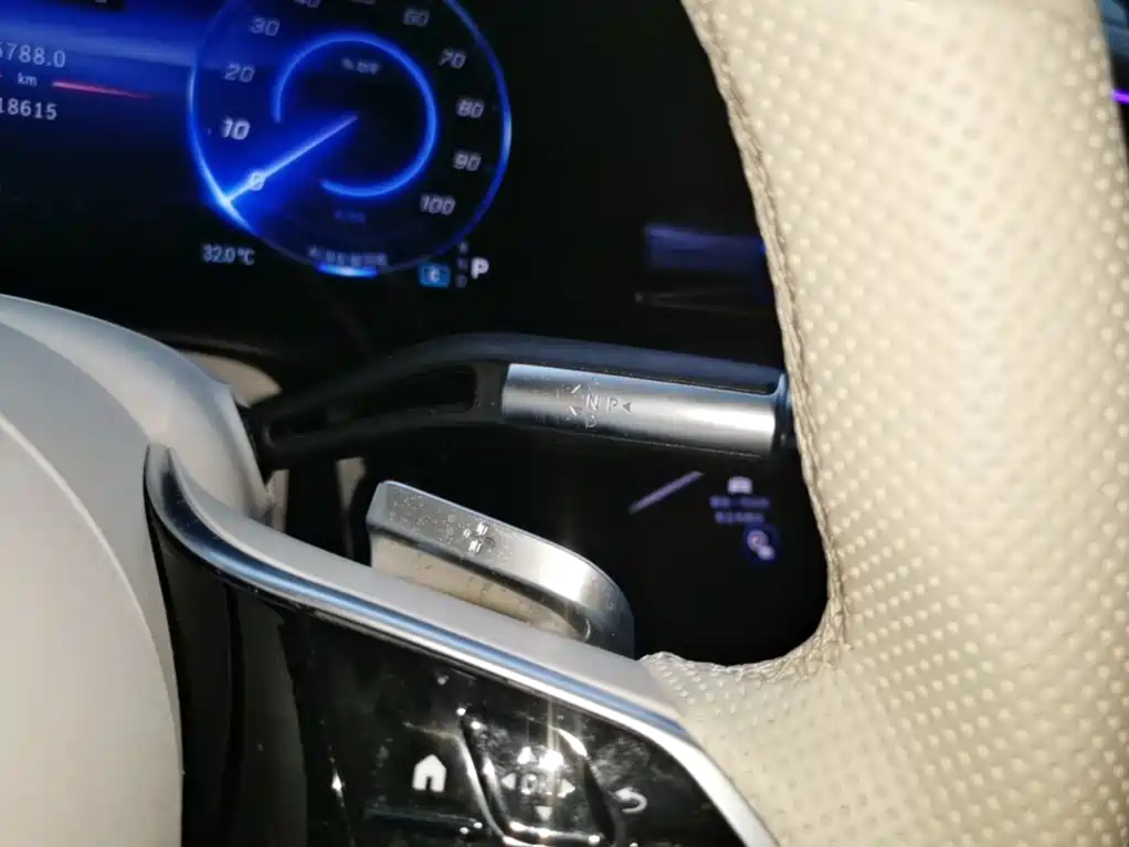 Mercedes-Benz EQS SUV 2023 — фото 14