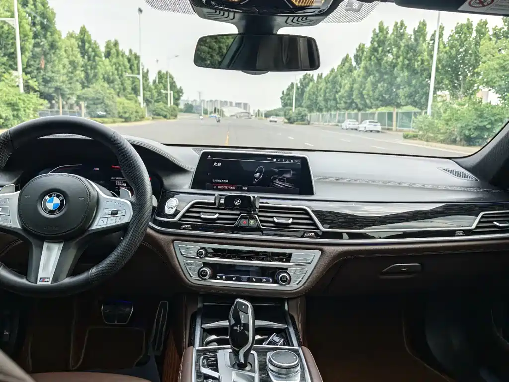 BMW 7 Series 2021 — фото 11
