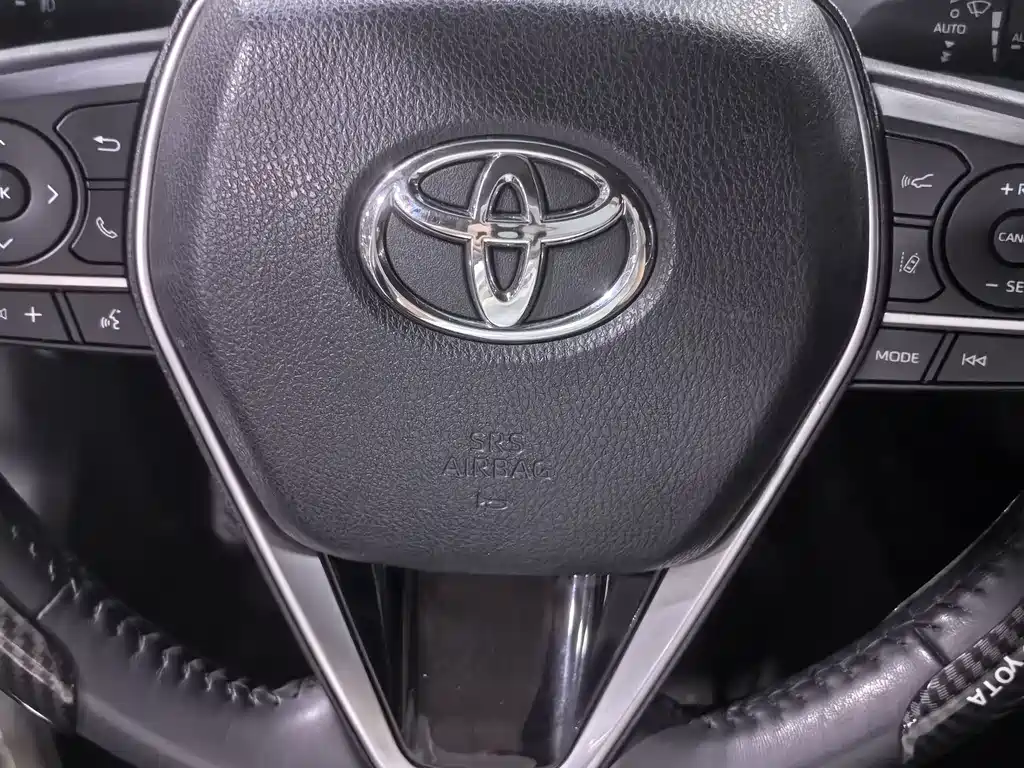 Toyota Camry 2023 — фото 4
