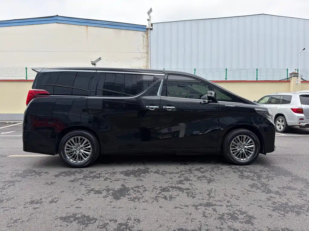 Toyota Alphard 2023 — фото 14