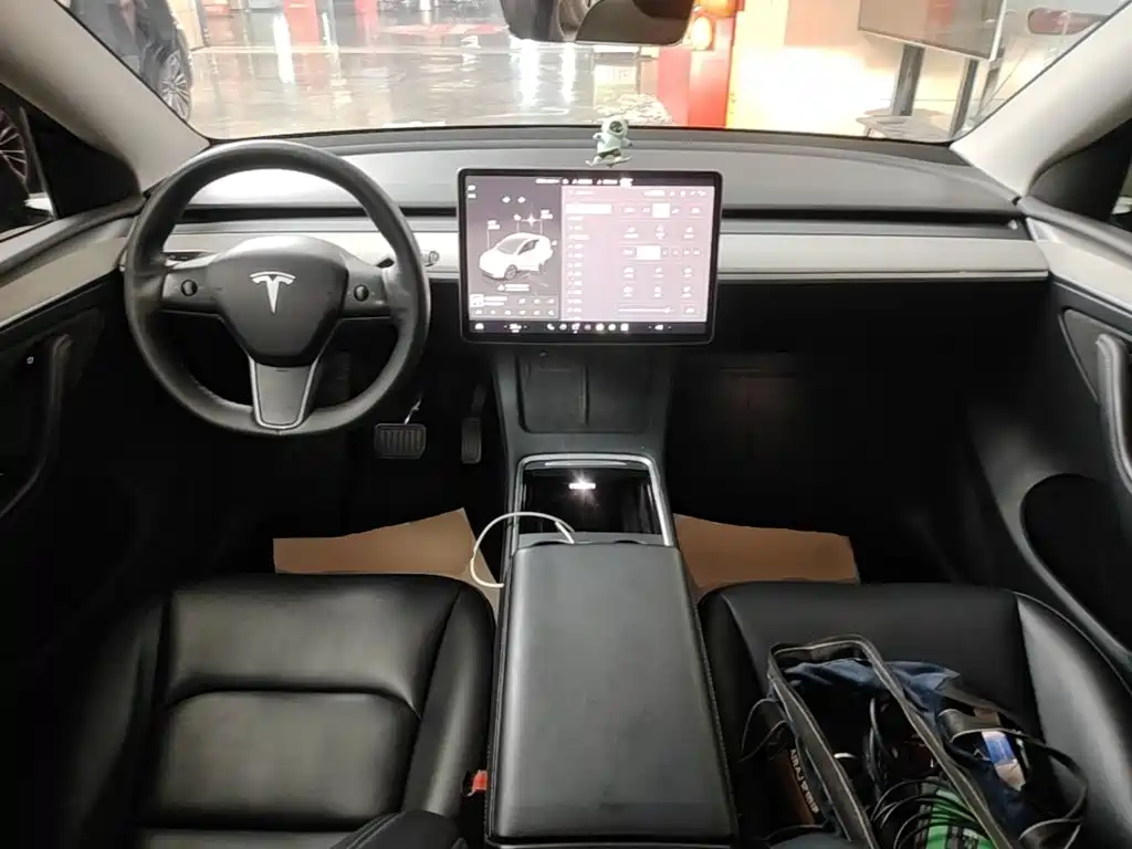 Tesla Model Y 2023 — фото 10