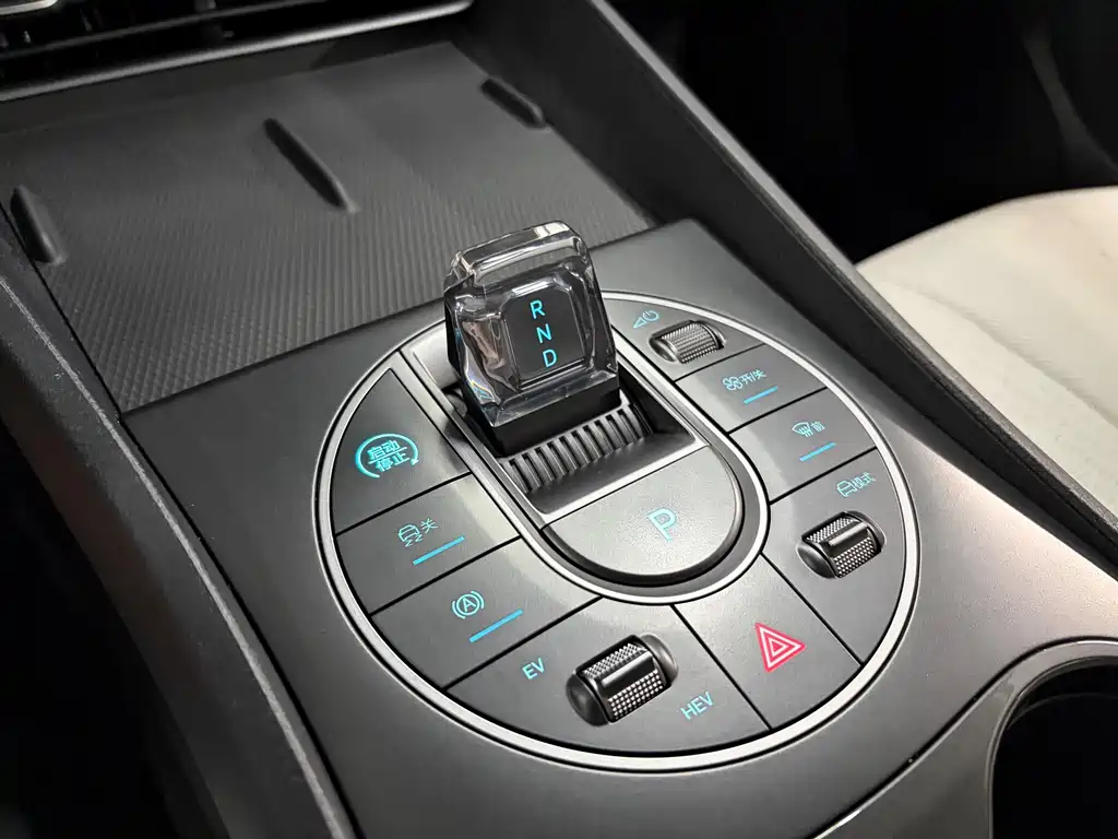BYD Seal 05 DM-i 2025 — фото 20