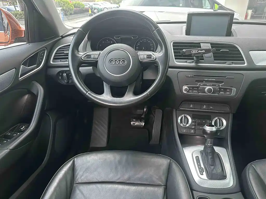 Audi Q3 2015 — фото 12