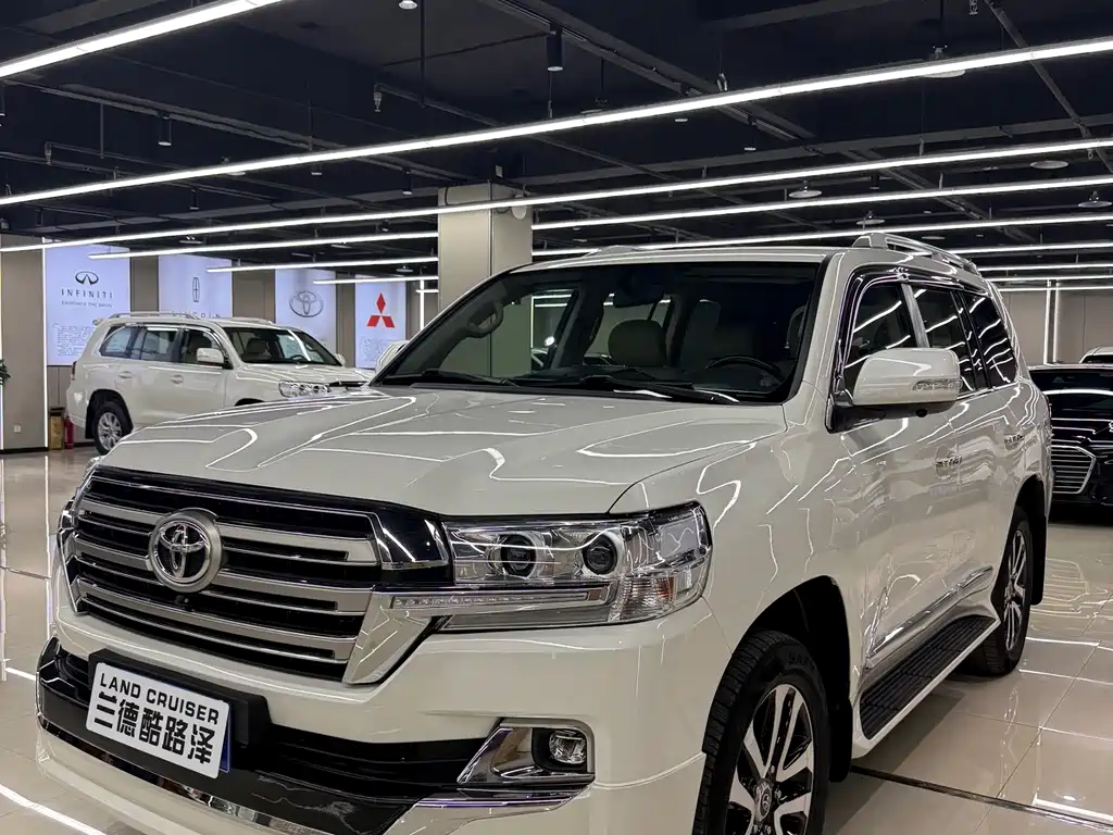 Toyota Land Cruiser 2015 — фото 1