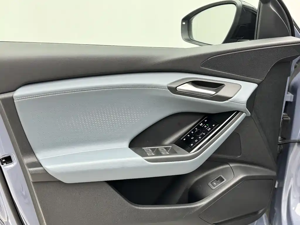 Audi Q6L e-tron 2025 — фото 15