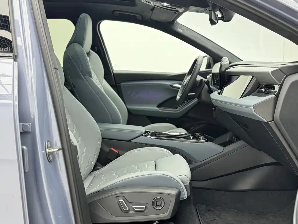 Audi Q6L e-tron 2025 — фото 22