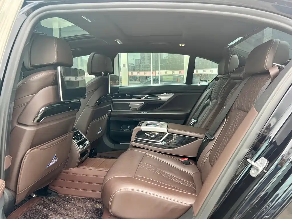 BMW 7 Series 2018 — фото 9