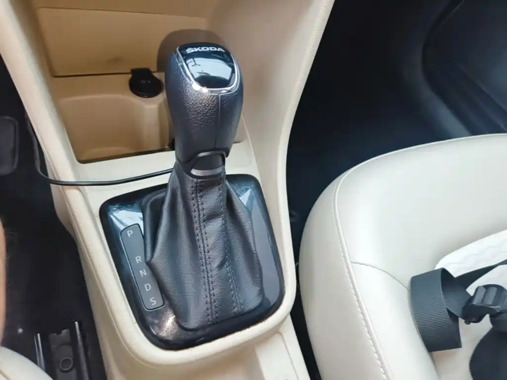 Skoda Rapid 2017 — фото 14