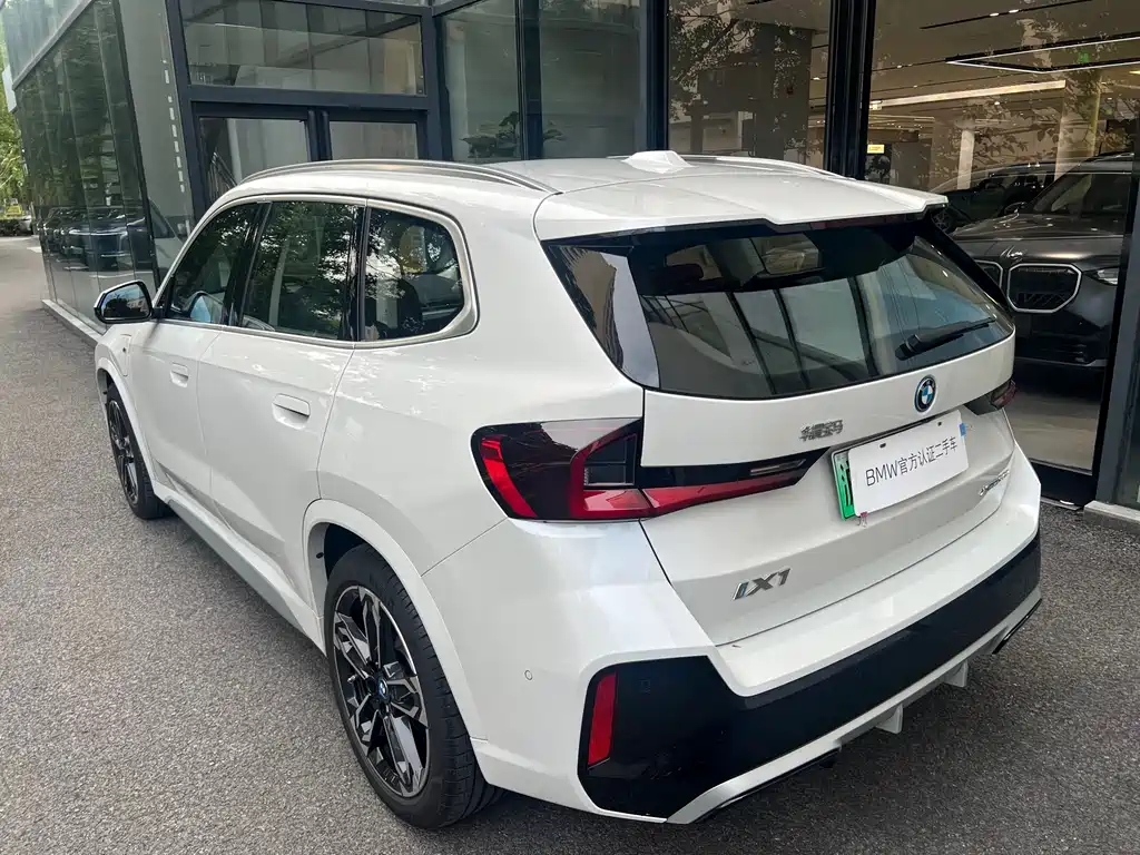 BMW iX1 2025