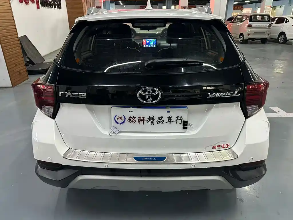 Toyota Yaris L 2022 — фото 6