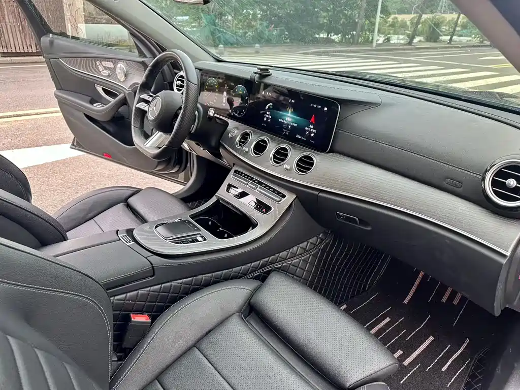 Mercedes-Benz E-Class 2022 — фото 9