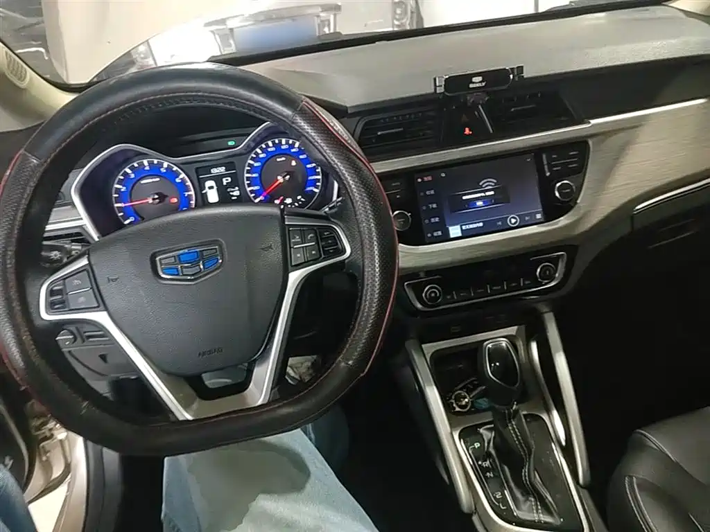 Geely Vision X3 2017 — фото 10