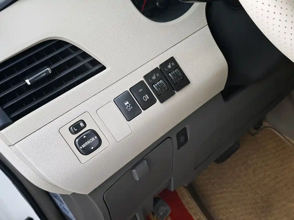 Toyota Sienna 2014 — фото 26