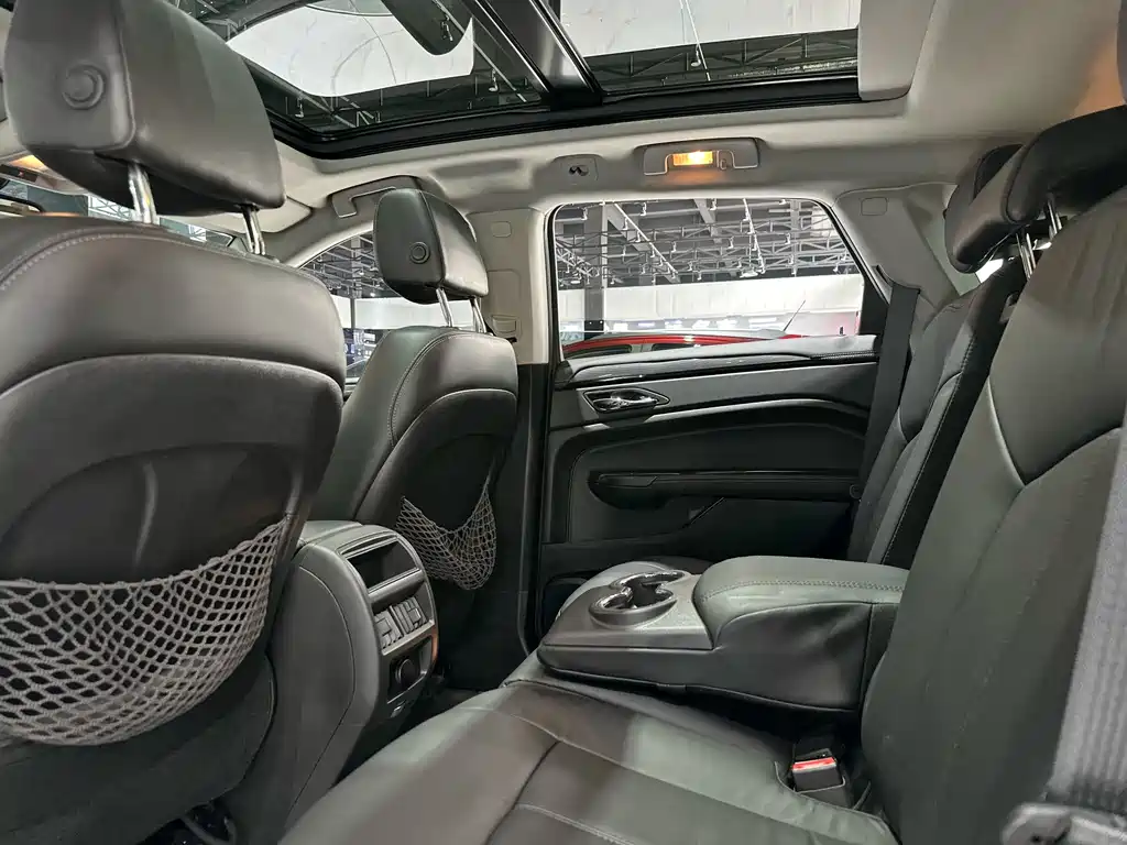 Cadillac SRX 2016 — фото 15