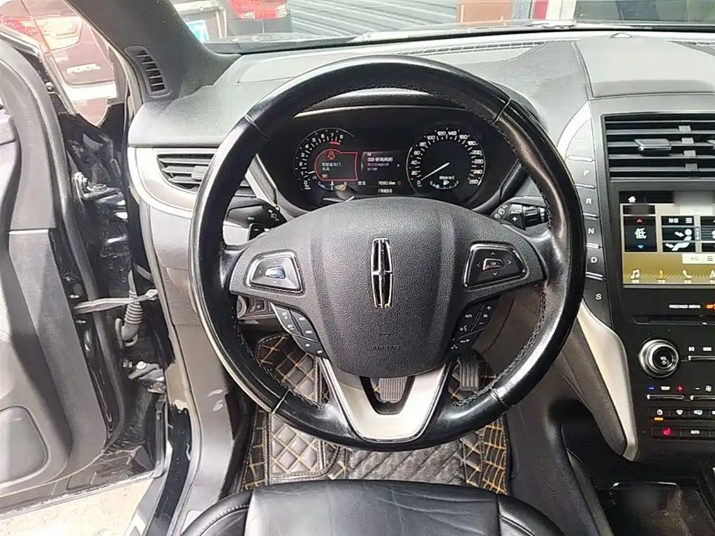 Lincoln MKC 2018 — фото 10