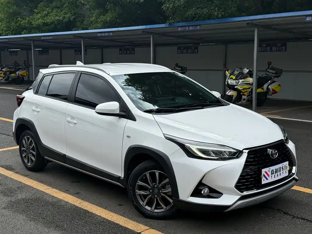 Toyota Yaris L 2022