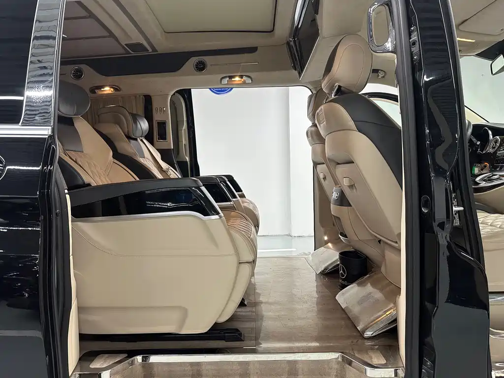 Mercedes-Benz V-Class 2020 — фото 11